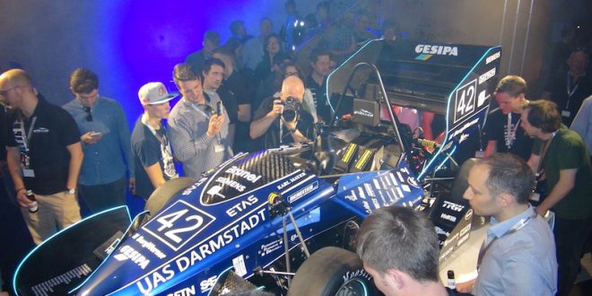 FaSTDa-Team präsentiert neuen F16 beim Rollout