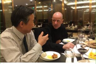 Architekt Wolfgang Frey im politischen Dialog mit Qiu Baoxing